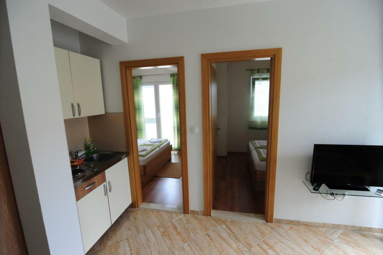 Apartments Knezevic Makarska Ngoại thất bức ảnh